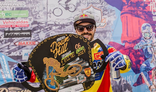 Giant车手Gutierrez 连续六次加冕马尼萨莱斯城市速降赛冠军！