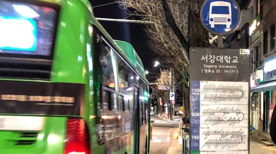 首尔部分公交车试行搭载自行车